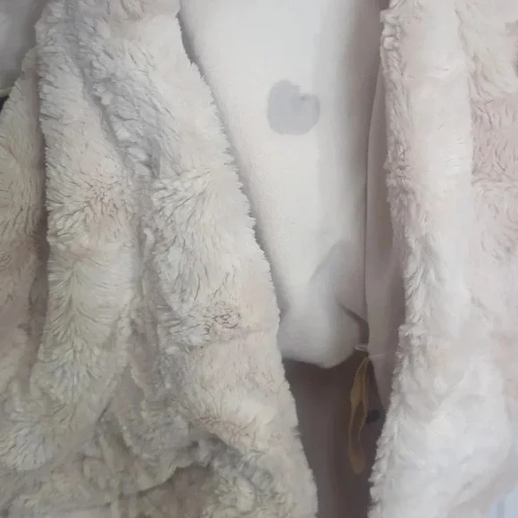 Maeve Faux fur tee from Anthropologie Size M - Picture 5 of 6